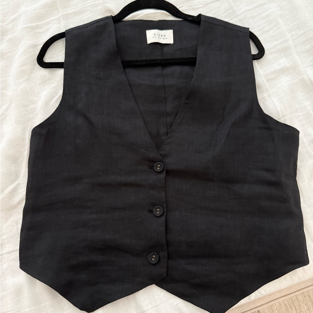 DISSH Black Button-Up Vest